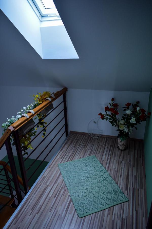 Lux * Maroslele